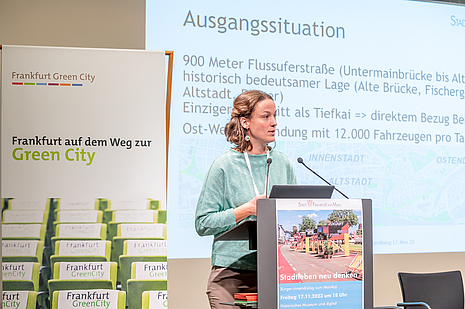 Am Rednerpult Ulrike Gaube, Verkehrsdezernat © Umweltamt Frankfurt am Main