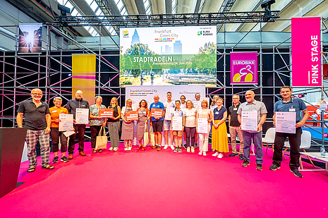 Gruppenfoto mit allen Preisträgern © Umweltamt Frankfurt am Main